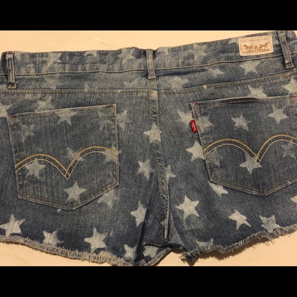 Levies Stars Shorty Shorts - Picture 4 of 5